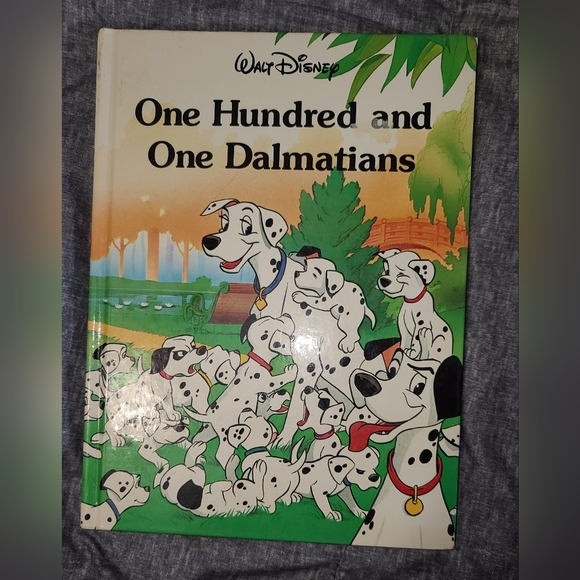 Disney One Hundred and One Dalmatians oversize 1991 book - Picture 1 of 4